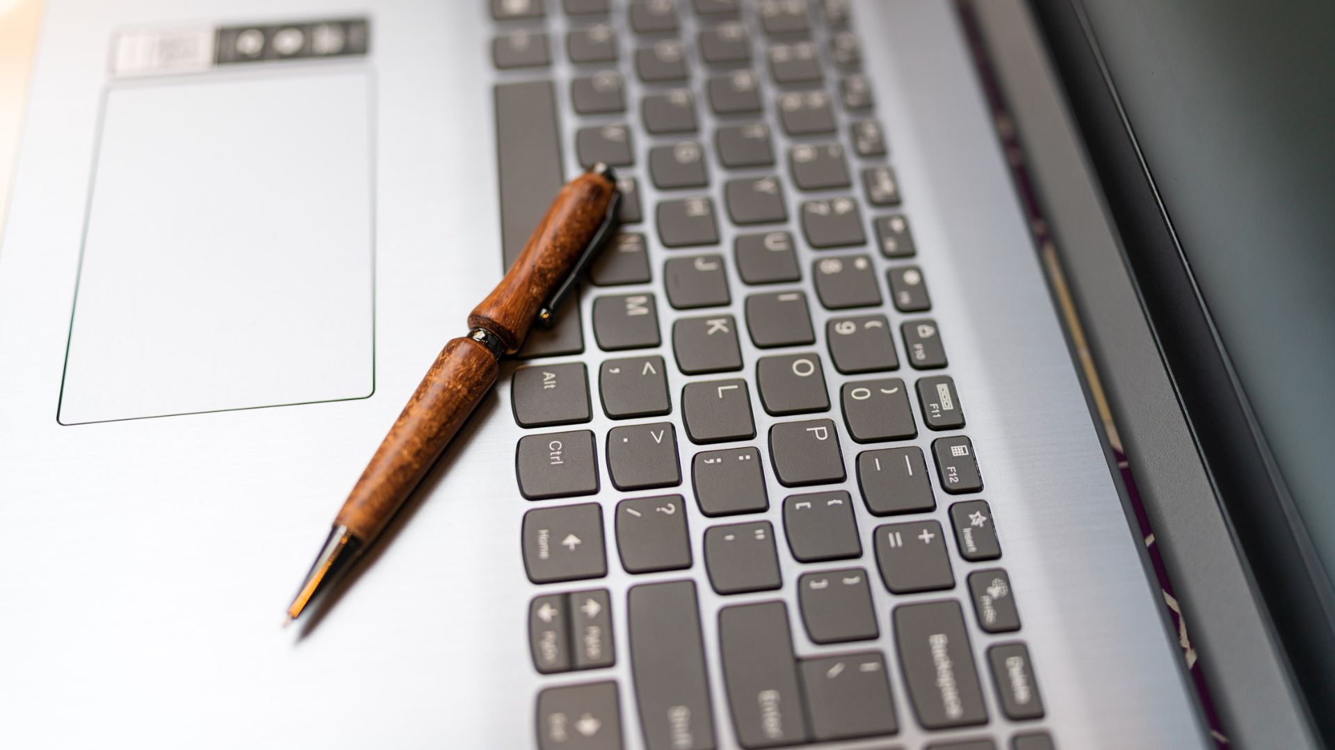 toetsenbord met logo pen